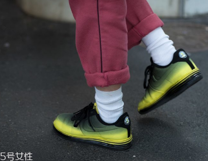 運動鞋不跟腳怎么辦？找準(zhǔn)原因?qū)ΠY下藥