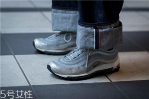 運動鞋不跟腳怎么辦？找準(zhǔn)原因?qū)ΠY下藥