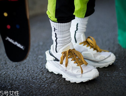 運動鞋不防滑怎么辦？一盒創(chuàng)可貼就能解決