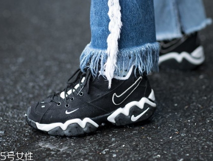 運動鞋不防滑怎么辦？一盒創(chuàng)可貼就能解決