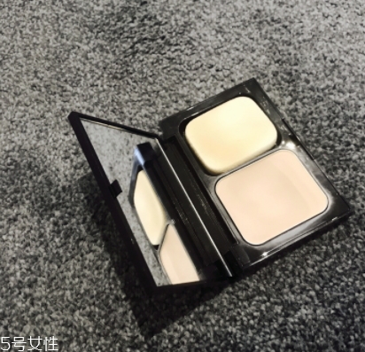 雅詩蘭黛粉餅?zāi)目詈?？補妝定妝的神器