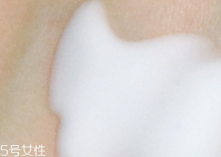 雅詩(shī)蘭黛乳液怎么樣？滋潤(rùn)保濕的秘密