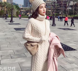 長款毛衣怎么搭配外套？六款毛衣連衣裙怎么搭都好看