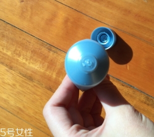 雅詩蘭黛卸妝乳怎么用？