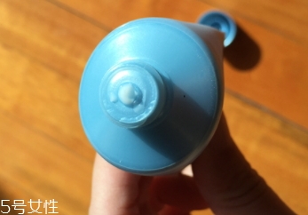 雅詩蘭黛卸妝乳怎么用？