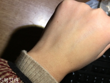 雅詩蘭黛卸妝乳怎么用？