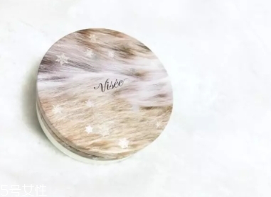 2018蜜粉餅?zāi)膫€牌子好？