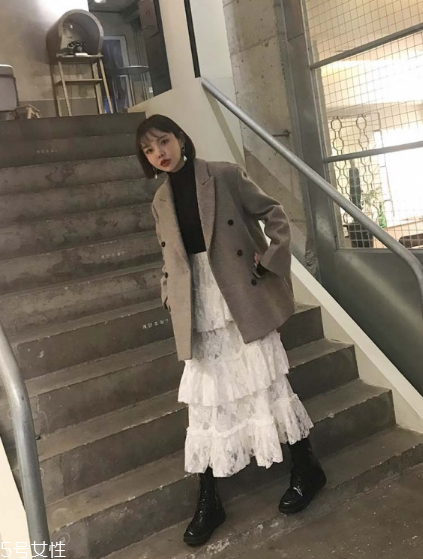 蕾絲長(zhǎng)裙配什么上衣？?jī)?yōu)雅氣質(zhì)小女人