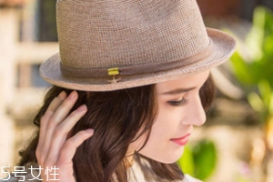 方臉戴什么帽子好看？戴上這三件你臉就不方了