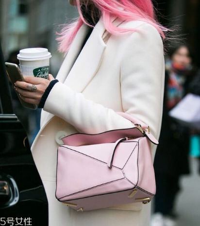 loewe在哪兒買便宜？西班牙皇室品牌