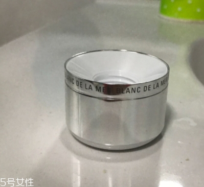 lamer海藍之謎和阿瑪尼哪個好？