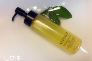 Attenir艾天然卸妝油好用嗎？打敗植村秀的卸妝冠軍