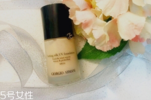 阿瑪尼粉底液脫妝嗎？4小時后要補妝