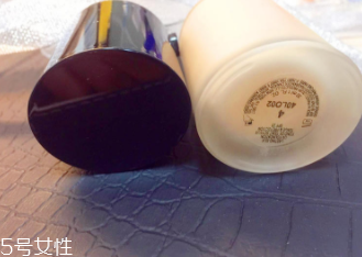 阿瑪尼粉底液脫妝嗎？4小時后要補妝