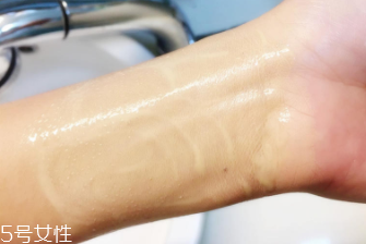 阿瑪尼粉底液脫妝嗎？4小時后要補妝