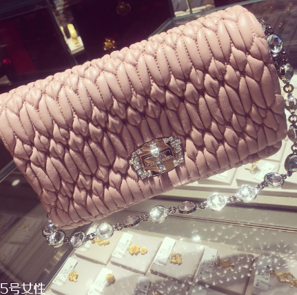 miumiu是幾線品牌？最具有少女心的時(shí)尚品牌