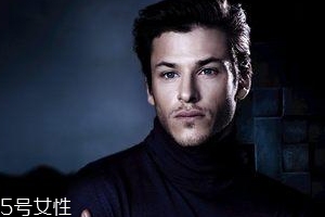 男士香水怎么噴效果最好？4種噴法告別平庸