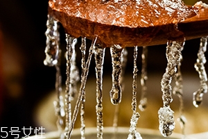 雪燕和銀耳哪個好？其實可以一起食用