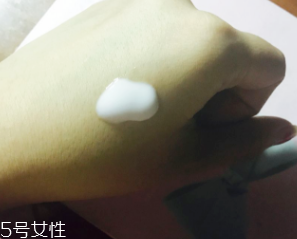 悅詩風(fēng)吟乳液為什么搓泥？吸收度一般
