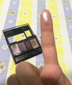 KATE眼影飛粉嗎？持久不飛粉