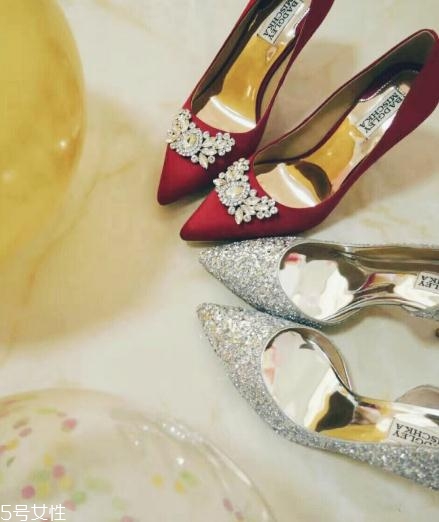 badgley mischka是幾線品牌？穿上它讓婚禮不留遺憾