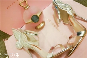 sophia webster是奢侈品嗎？在足間翩然起舞