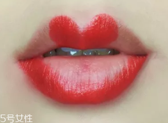 絲絨口紅和啞光哪個(gè)好？正式場(chǎng)合用啞光