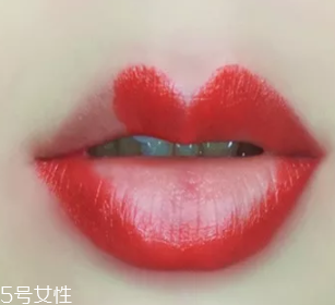 絲絨口紅和啞光哪個(gè)好？正式場(chǎng)合用啞光