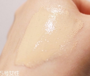 dior迪奧和香奈兒粉底液哪個好？