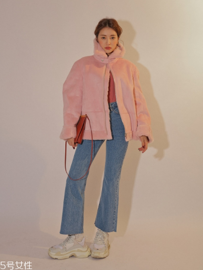 羊羔絨外套配什么褲子？讓你開春美個夠