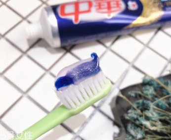 美白牙膏有用嗎？中華魔麗迅白牙膏評(píng)測(cè)