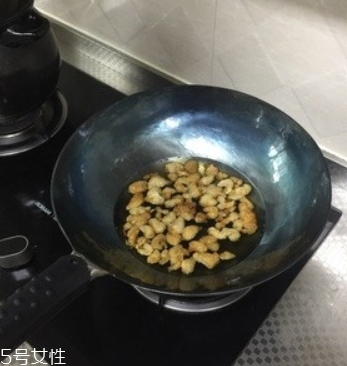 章丘鐵鍋怎么開鍋？臻三環(huán)鐵鍋開鍋教程