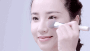 黃皮用什么顏色的腮紅？選擇與黃色互補(bǔ)的紫色