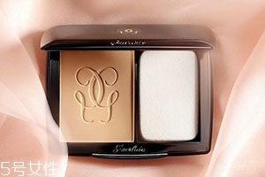 dior迪奧和嬌蘭粉餅?zāi)膫€(gè)好？