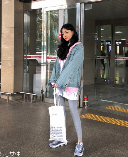 牛仔上衣配什么鞋子？輕松凹出街拍潮范