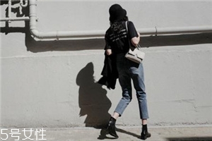 牛仔褲可以干洗嗎？仔細閱讀牛仔褲標牌