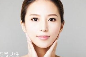 美白產(chǎn)品白天用好還是晚上用好？白天可以用