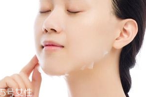長(zhǎng)痘痘可以敷玻尿酸面膜嗎？幫助痘肌恢復(fù)