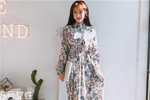 碎花連衣裙搭配什么鞋子？玩轉(zhuǎn)復古甜美
