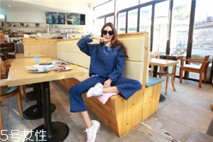運(yùn)動套裝怎么搭配？假日出游也要時(shí)髦