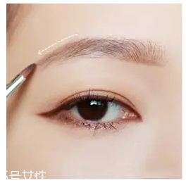 眉粉怎么畫眉毛好看？這么用眉妝超完美