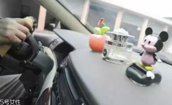 男士車?yán)锓攀裁聪闼?？廣藿香讓人清醒