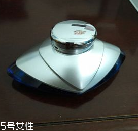 汽車香水怎么安裝？香水座需粘貼