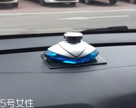 汽車香水座怎么加香水？用滴管注入原瓶