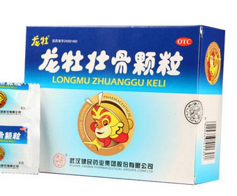 龍牡壯骨顆?？梢院湍谭垡黄鸷葐幔?></p><h3>健脾食療</h3><p>紅棗蓮子粥</p><p>功效：益氣補脾、養(yǎng)血安神。</p><p>原料：大棗15克，蓮子15克，糯米100克。</p><p>做法：</p><p>1、大棗、蓮子都用溫水浸泡1個小時左右。</p><p>2.糯米下鍋，大火煮開后改小火。</p><p>3.糯米7成熟時加入大棗、蓮子，小火慢燉至糯米熟時即可。</p> </div>
<div align=
