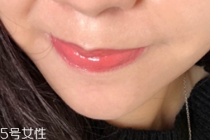 mac唇釉哪個顏色比較日常？溫柔清新珊瑚粉