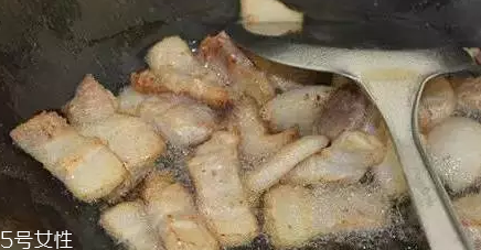 花椰菜炒肉怎么做好吃？這么做簡單又美味