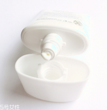 悅詩風吟自然關(guān)愛控油防曬乳怎么樣 美白控油款