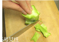 花椰菜怎么切？把整莖切掉最好炒
