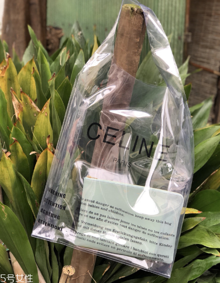 celine塑料袋多少錢？被代購(gòu)炒翻天塑料包